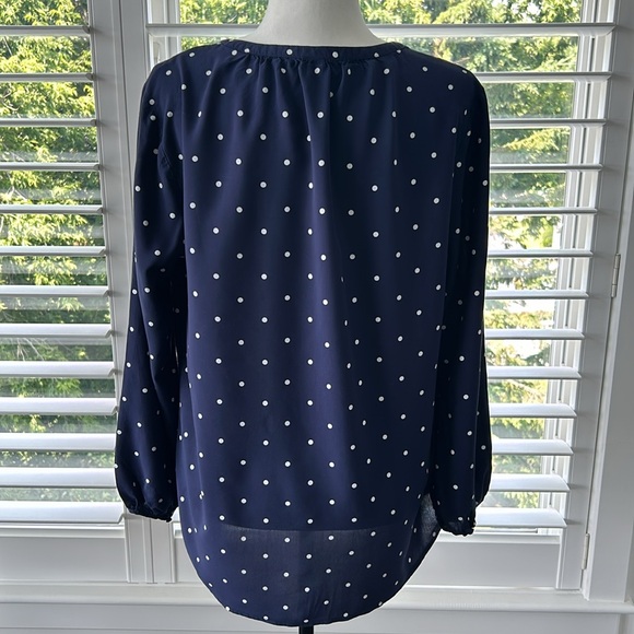 OLD NAVY Women’s Navy Blue & White Polka Dot Top, V-Neck High Low Hem Shirt, Top - Picture 3 of 8